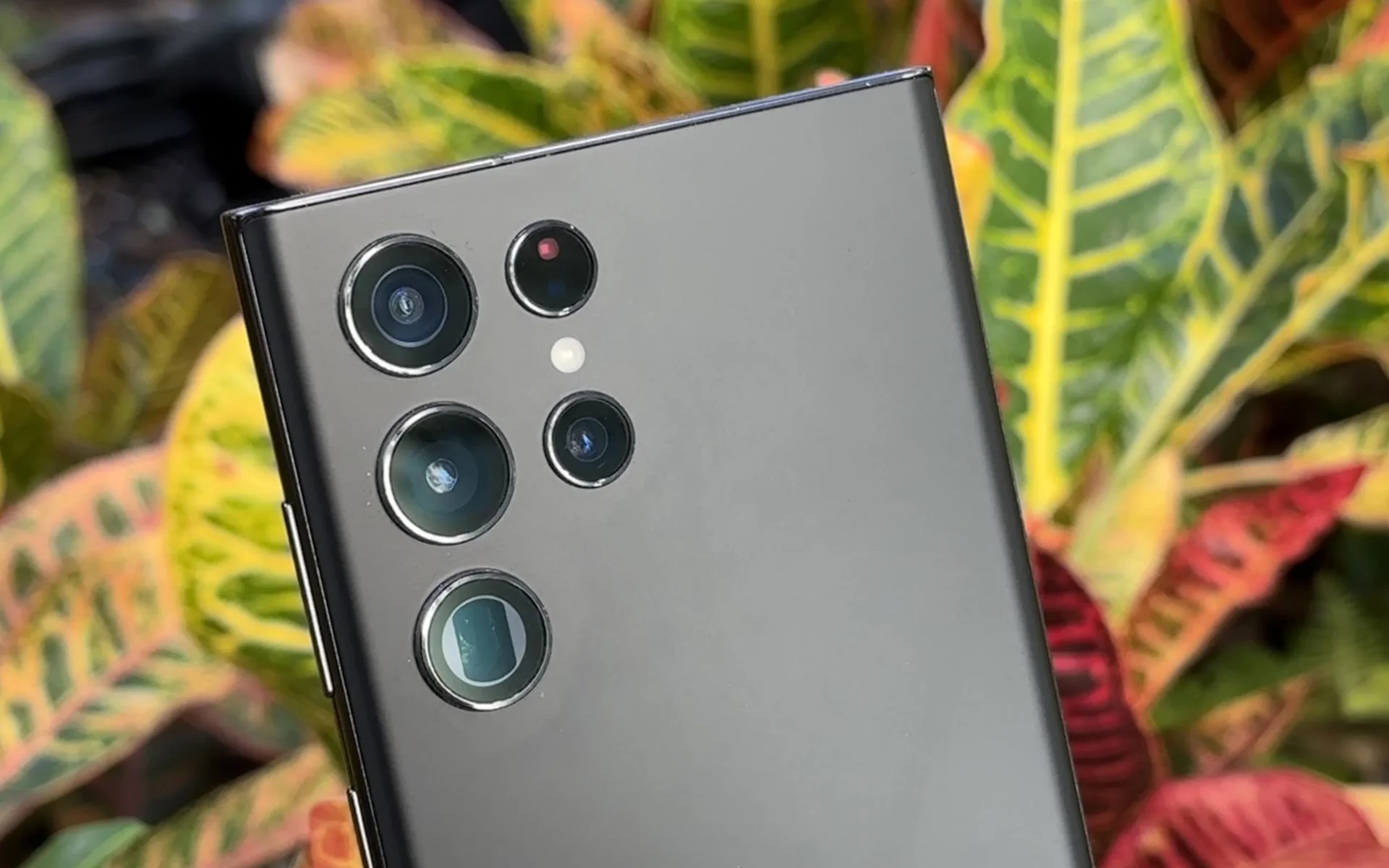 Samsung Galaxy S23 Ultra vs Google Pixel 7 Pro: Хто має кращу камеру?