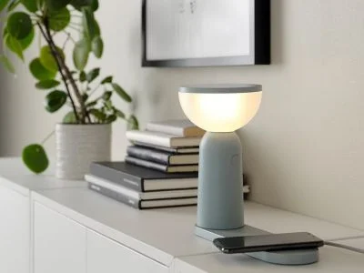 IKEA випустила лампу з бездротовою зарядкою 