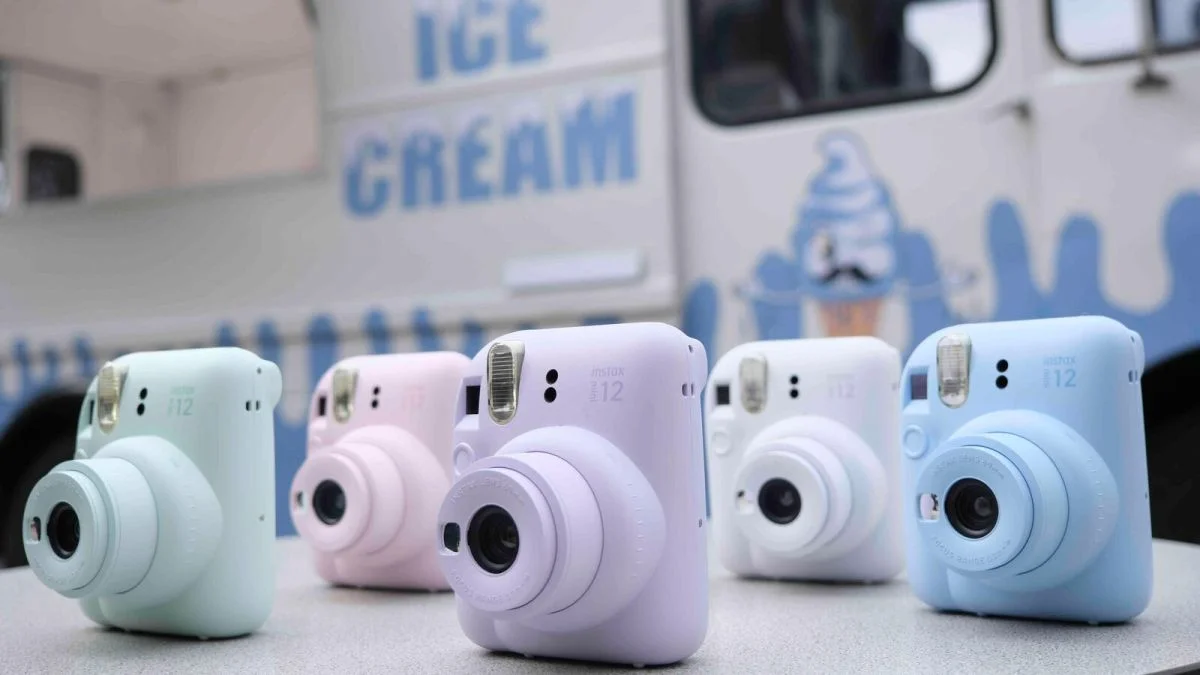 Fujifilm представив нову модель лінійки миттєвих друкарських камер Instax mini 12