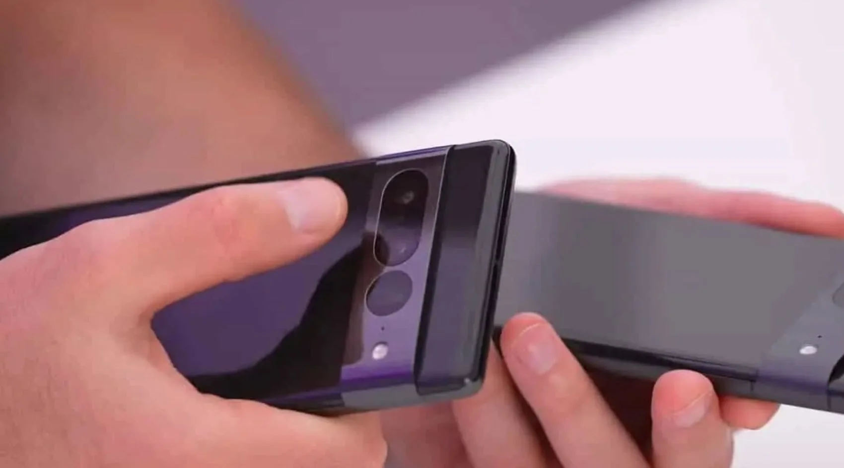 Google Pixel 7 та 7 Pro, показані на живих фотографіях та відео до офіційної презентації  