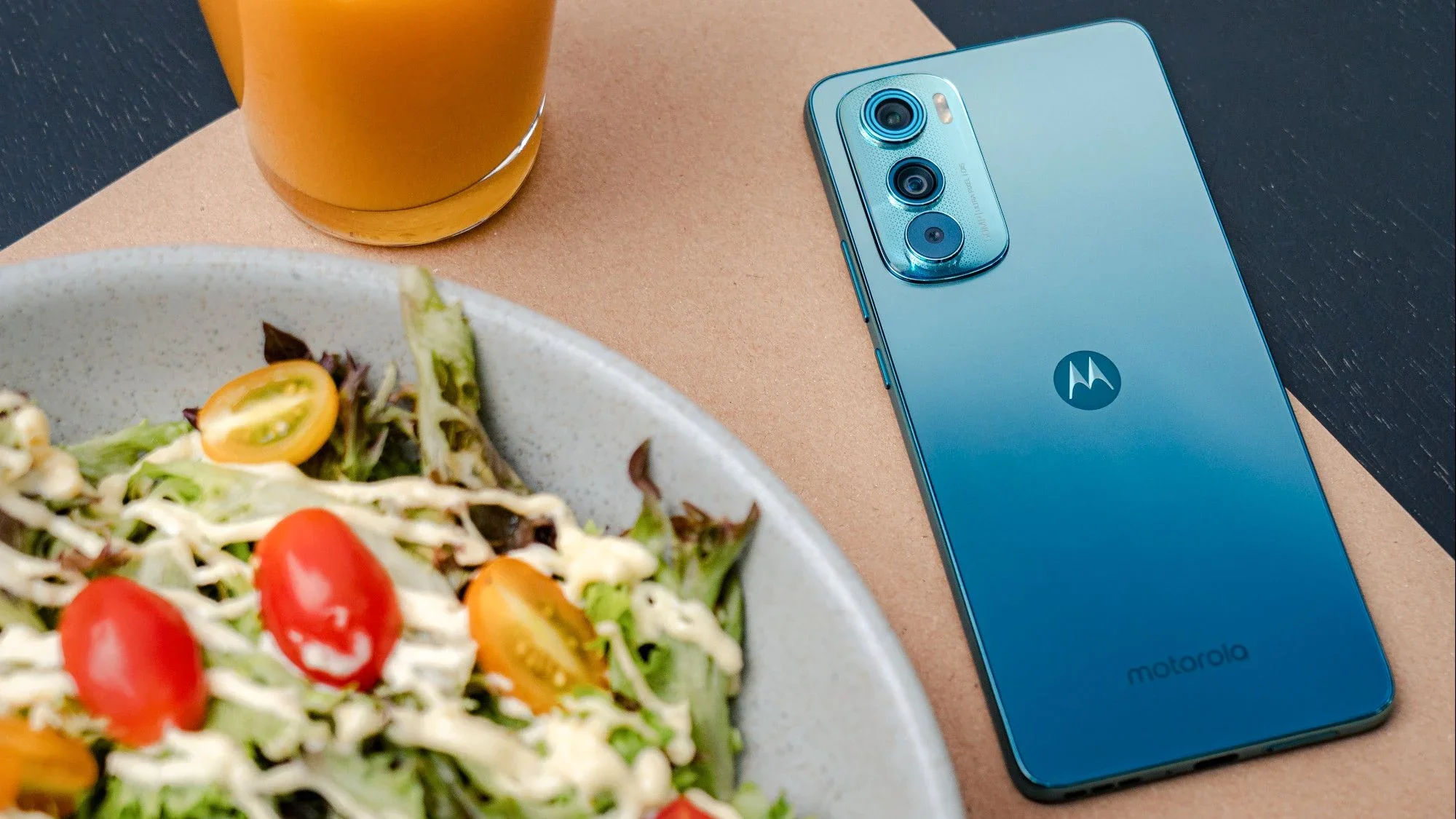 Представлений край смартфона 30 від Motorola