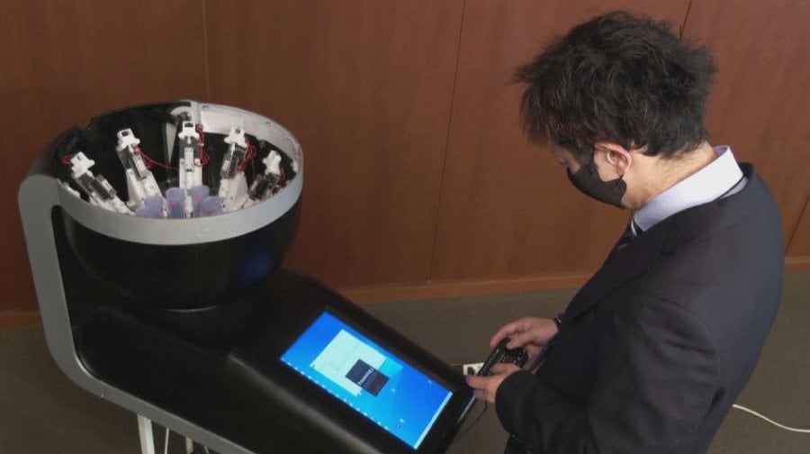 Мені доведеться співпрацювати з язиком: вчений створив прототип телевізора, який передає смак їжі