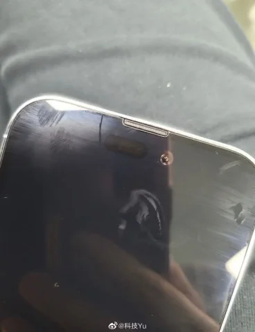 Наближливий iPhone 14 Pro з’явився на реальних фотографіях та відео  