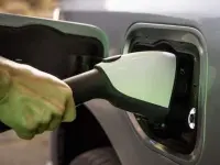 Вчені знайшли вихід із занадто довгої зарядки електромобілів